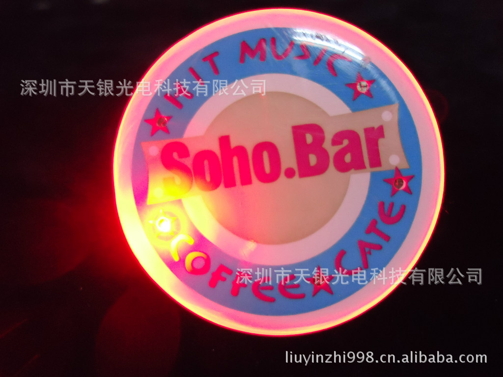 【LED发光童装塑料,胸章海绵,滴胶衣架,LED发胸章高档闪光胸章图片