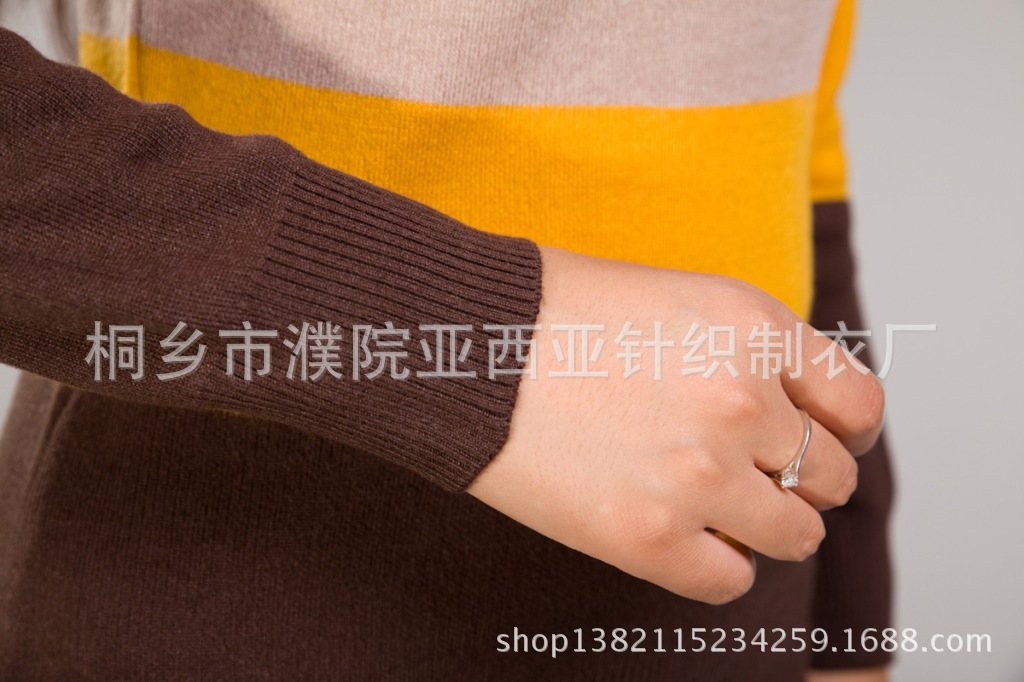 2013秋冬尊贵妈妈装新款羊毛衫