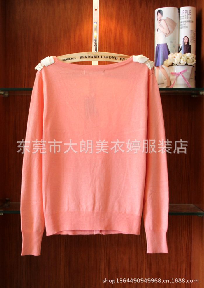 【<em>丝巾领</em>钩花蕾丝蝴蝶结短款长袖女装针织衫/