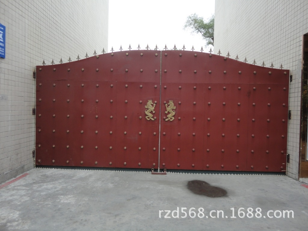 中国红铁盐铁艺门
