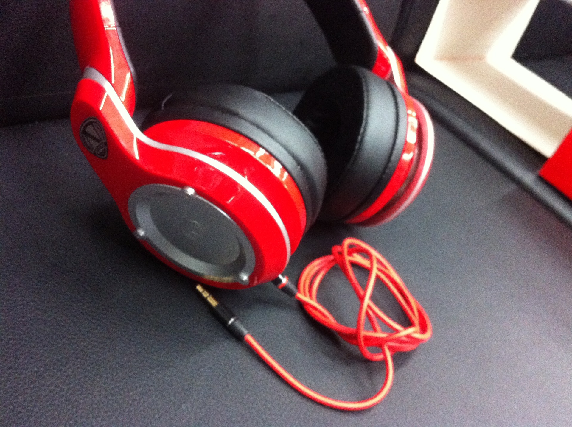 【厂家直销 爆款耳机 魔音头戴式耳机 时尚潮流