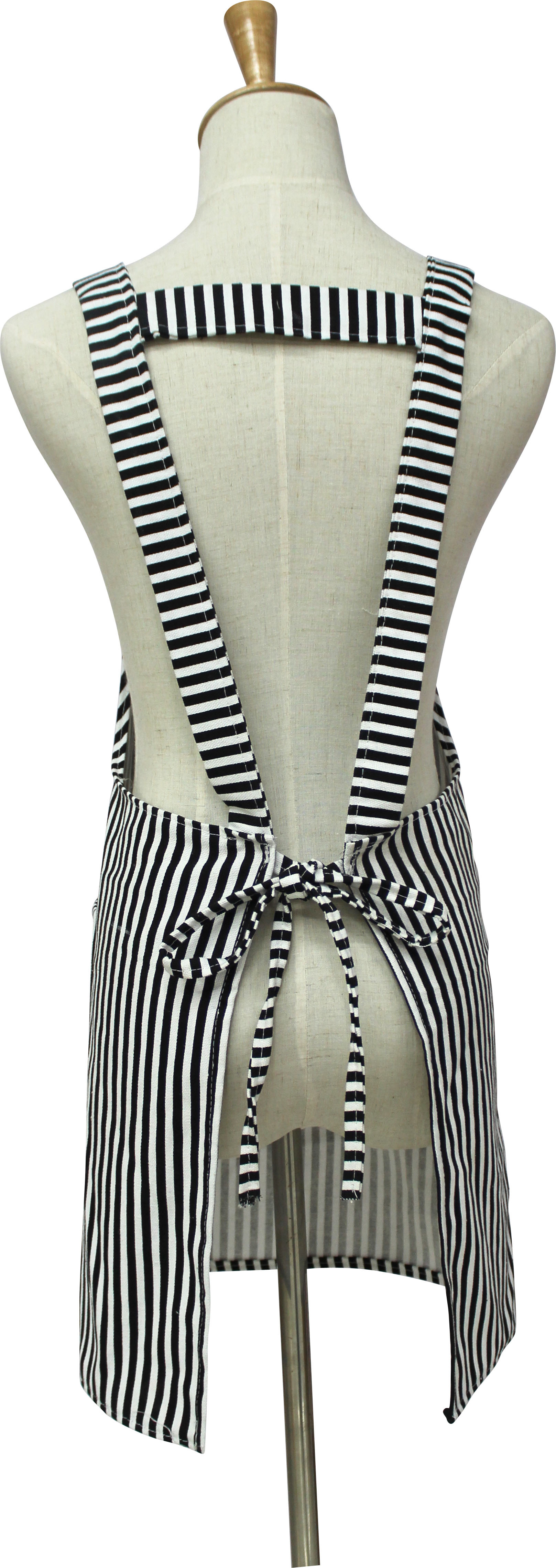 竖条纹黑白配hou面