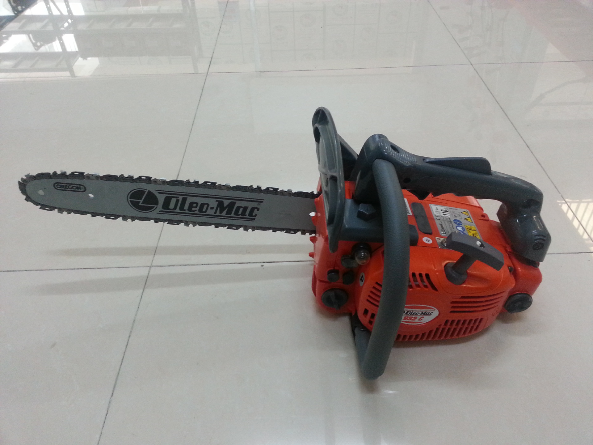 油锯响彻苹果园老农含泪砍树砍树潮背面的工业真相与农人挑选