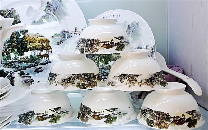 彩色釉曳56头餐具骨瓷