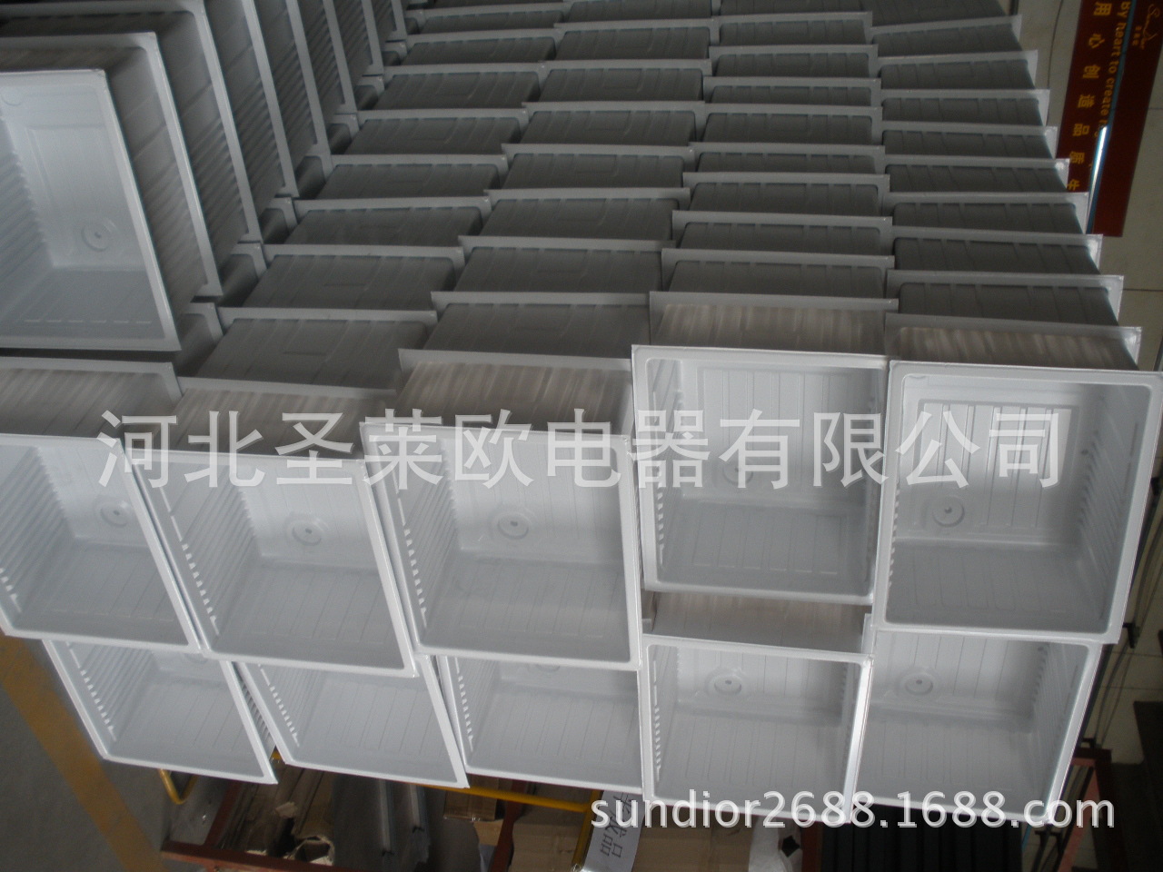 代加工 小冰箱机芯、箱壳、发泡、吸塑