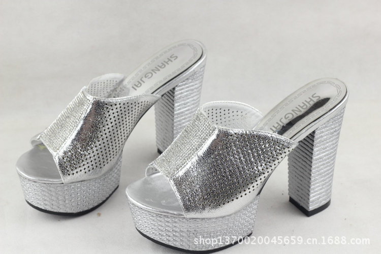 温州时尚库存<em>女鞋</em>凉鞋拖鞋 上脚<em>爱女鞋</em>高跟凉