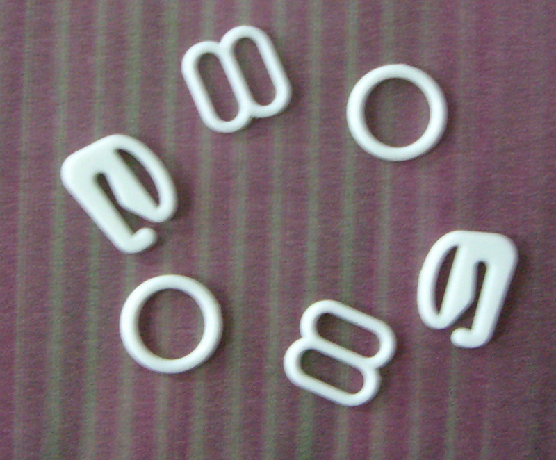 【珍博服装<em>辅料</em>】供应内径1CM铁包胶扣内衣