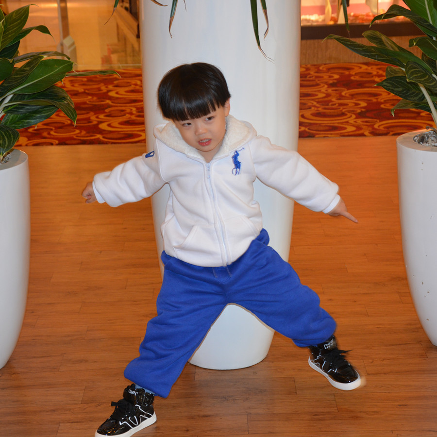 廣東產地 2013冬裝新品 外貿品牌童裝批發 運動兩件套 童套裝dz4-1
