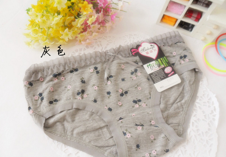 单可爱蝴蝶结性感<em>内裤</em>女士莫代尔<em>竹炭内裤</em>碎花