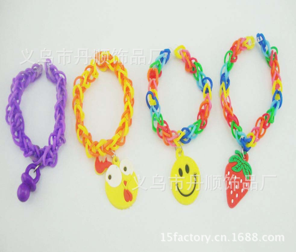 【圣诞节皮筋手链 PVC草莓吊坠 镂空手链 弹力皮筋手链 软胶手链】浙江金华圣诞节皮筋手链 PVC草莓吊坠 镂空手链 弹力皮筋手链 软胶手链价格 - 中国供应商