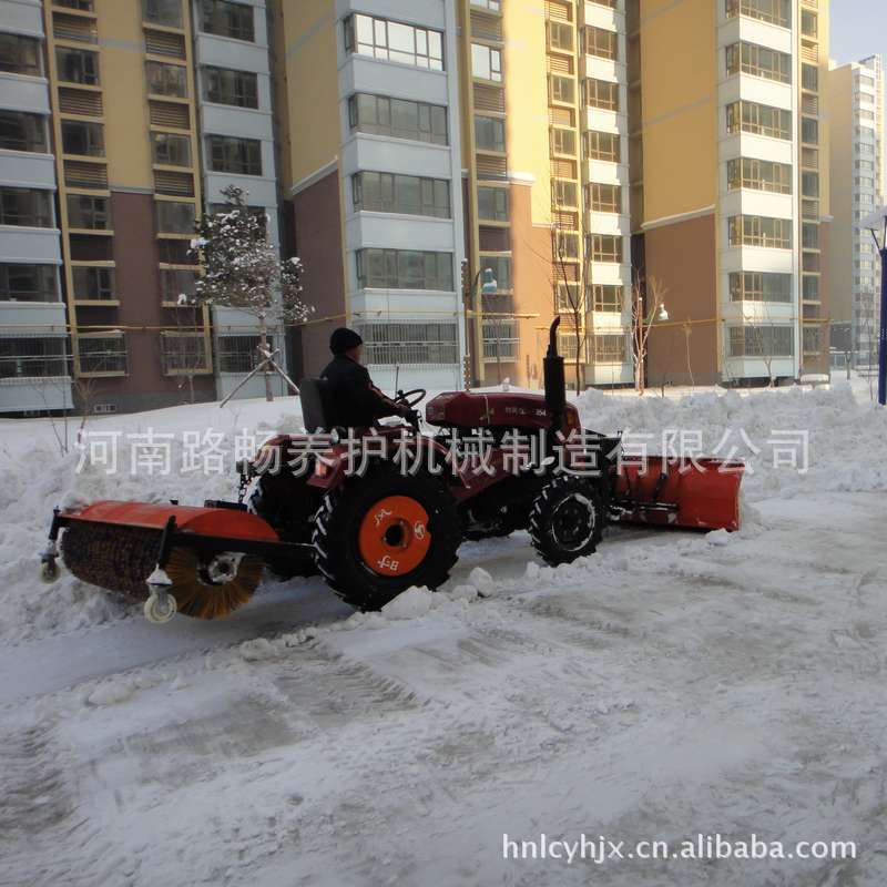 【除雪拖拉机--供应高端养护机械--推雪铲+扫雪