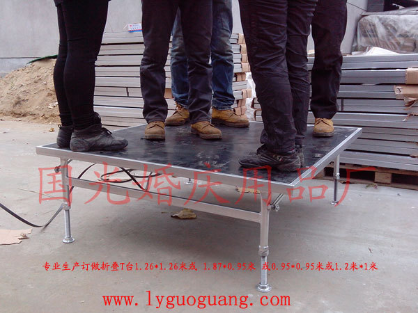 升降T台