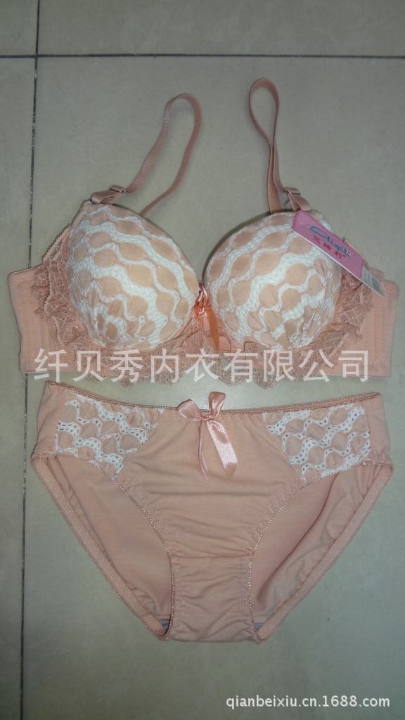 女神蕾丝边内衣图片