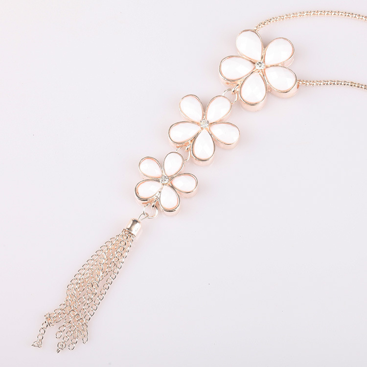 韩版三朵梅花流苏<em>毛衣</em>链 <em>长款服饰</em>项链 <em>新款</em>合