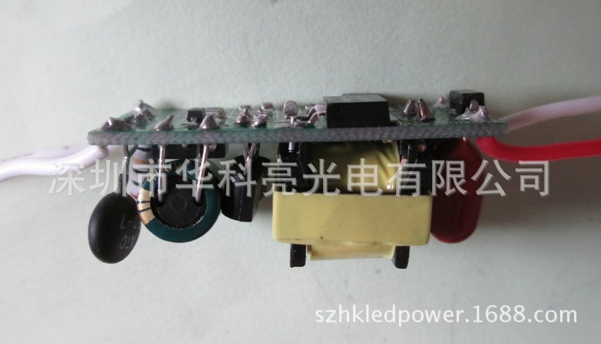 15W调光电源侧面