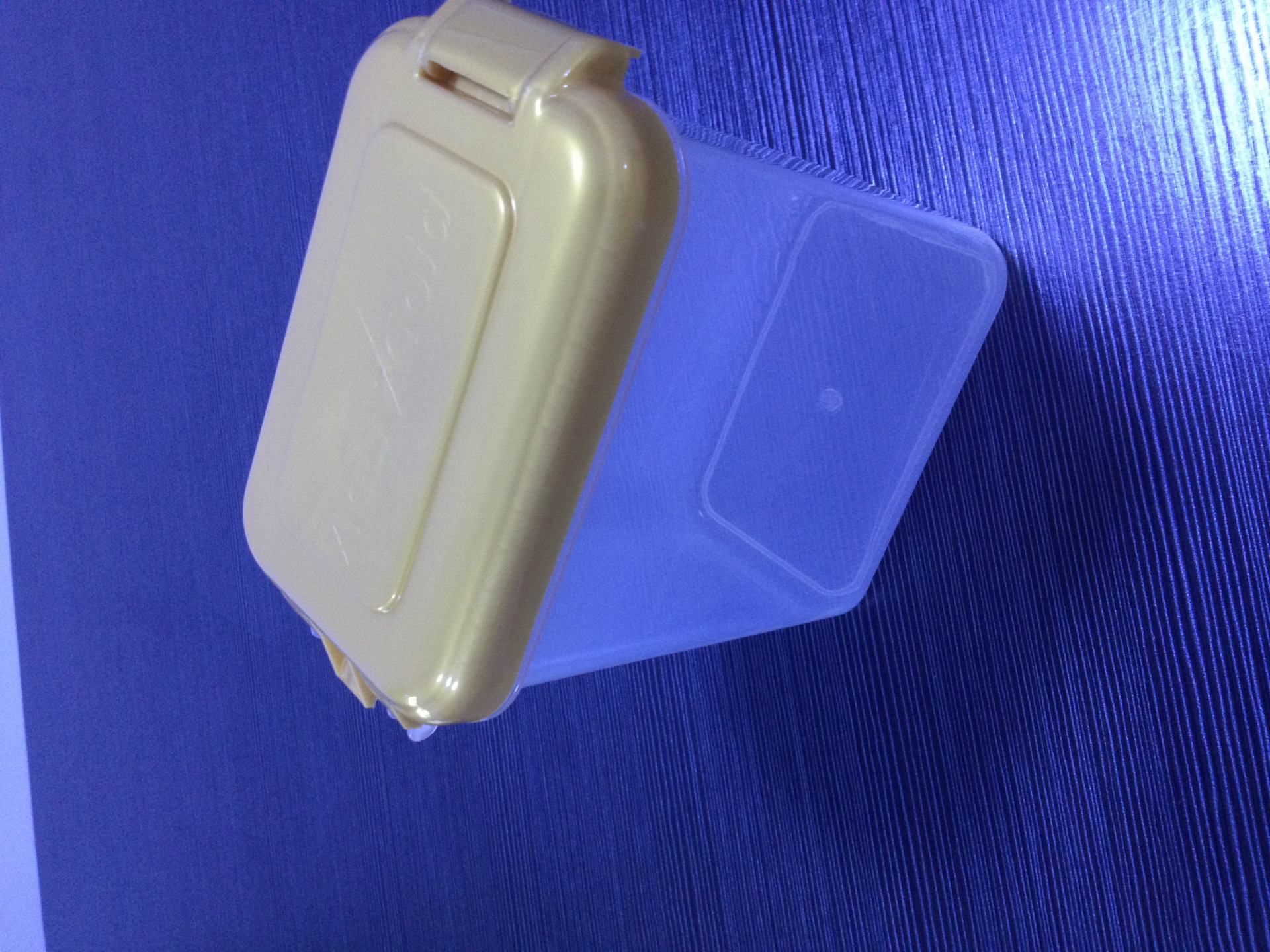 【厂家供应2L塑料带勺奶粉盒 塑料密封罐 集味