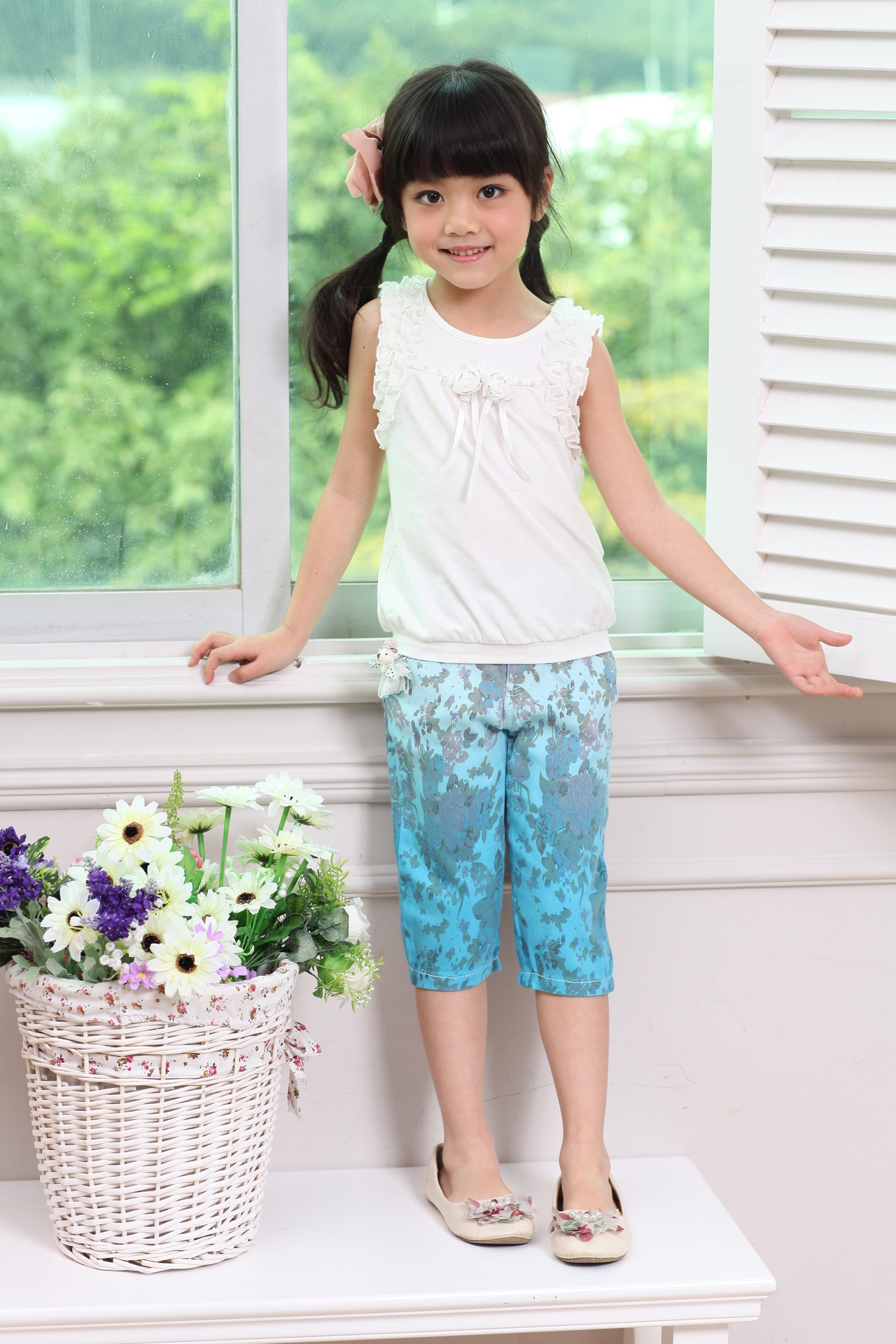 淘宝爆款女童水洗<em>牛仔</em>背心<em>马甲 童装</em> 批发图片