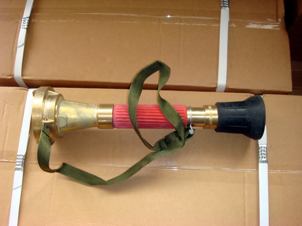 灭火器材-船用多用水枪,CCS开花水枪,消防员直