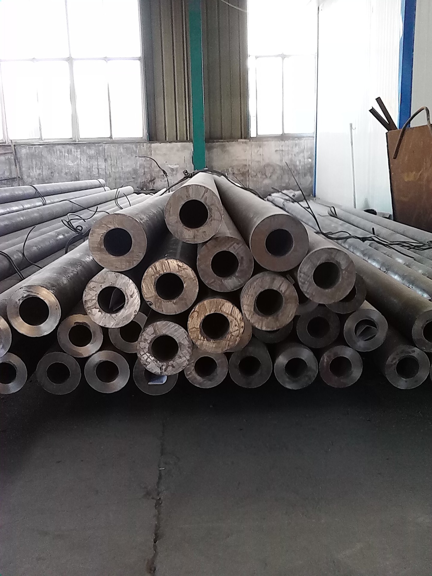 钢管-'电气配管:暗配镀锌钢管SC32--阿里巴巴