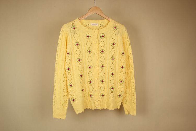 【韩国尾单<em>毛衣</em> 2013新款绣花毛衫<em>时尚</em>镂空开