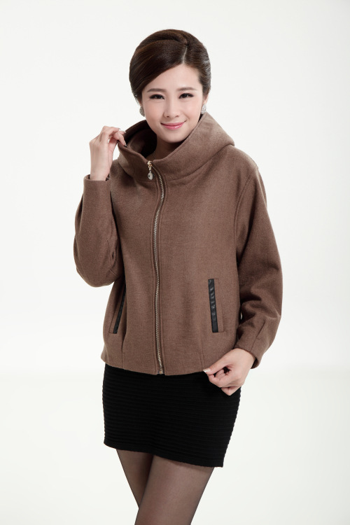 大码秋冬中年妈妈装羊毛呢<em>外套女短款中老年</em>大