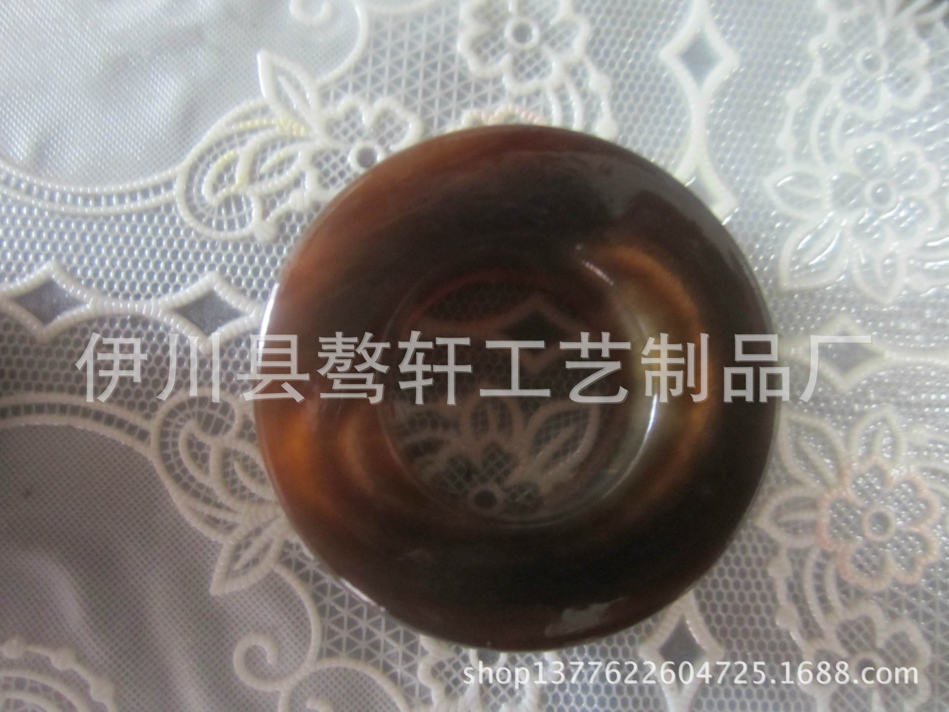 经特殊工艺加工处理而成,本款圈子较黑水牛角与白牦牛角来来说,外观