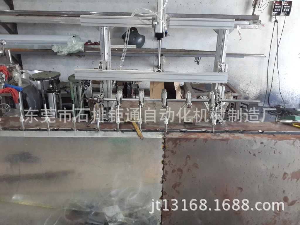 双工位荚模自动喷油机