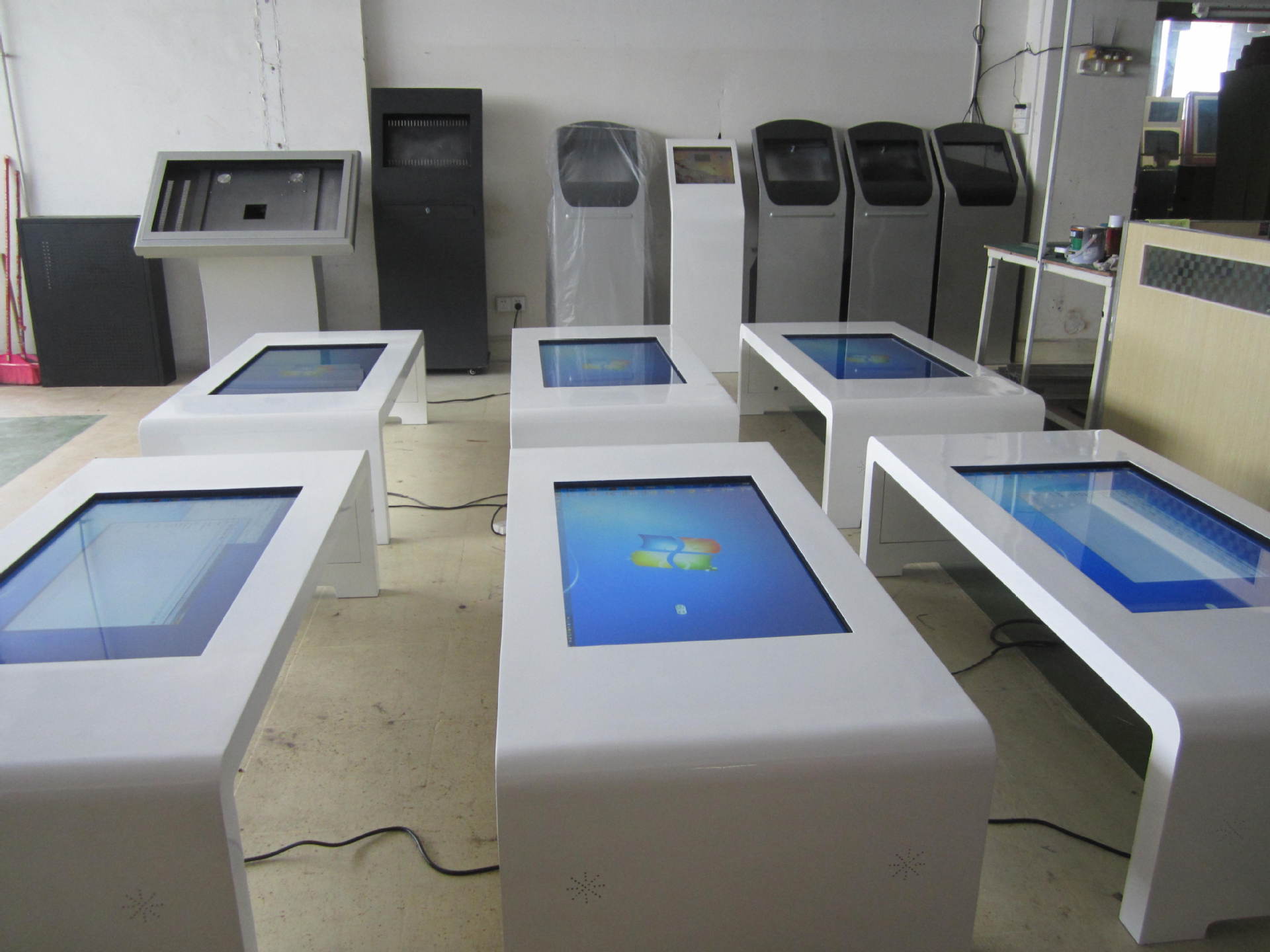 多点大尺寸的红外触摸显示器,55寸,65寸,72寸