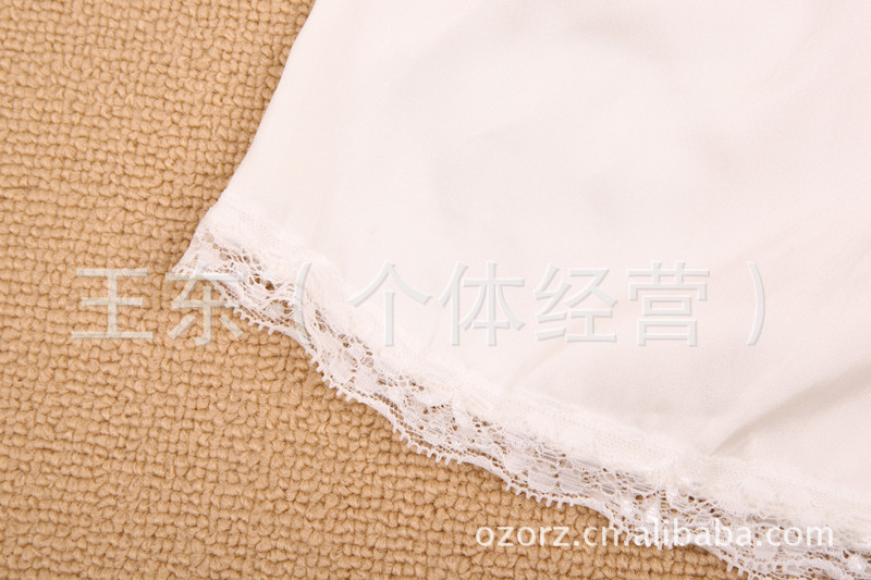 真丝蕾丝边防走光裤子