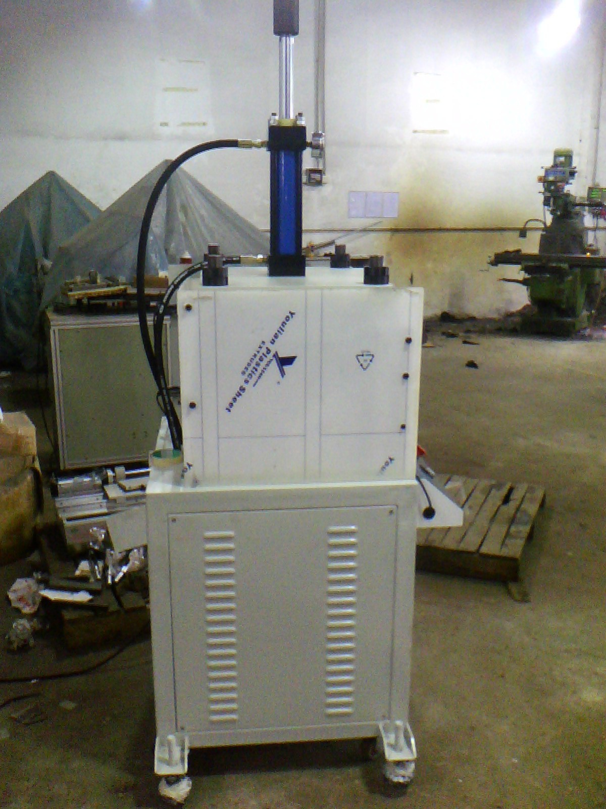 四柱三板油压机背面1