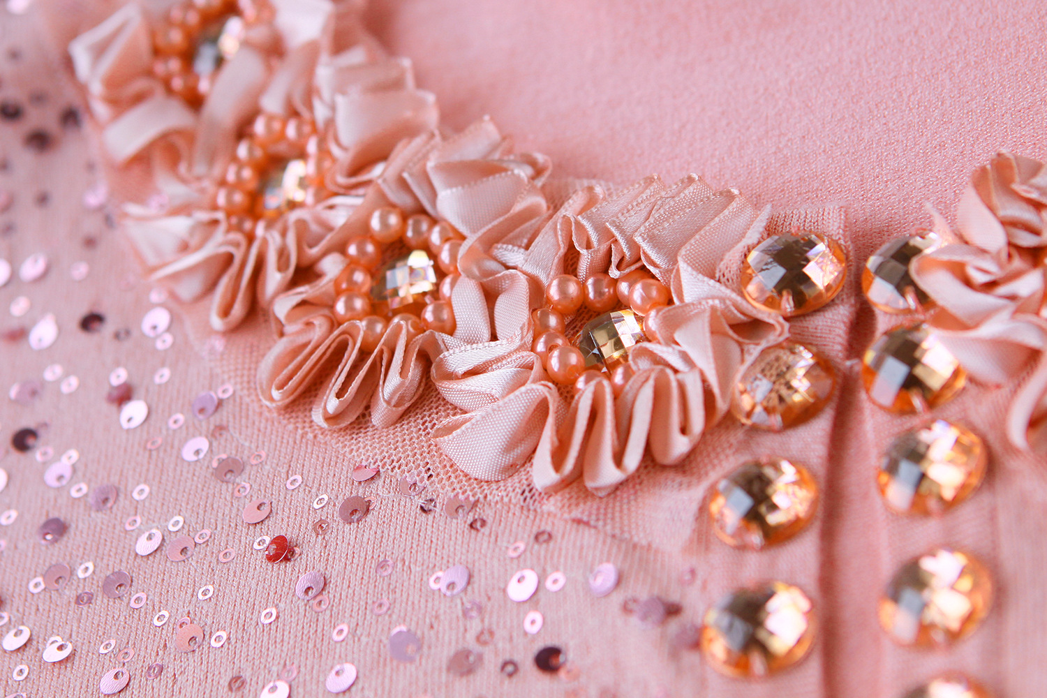 【秋冬纯<em>手工</em>钉珠绣花女毛衣中年妈妈圆领高贵