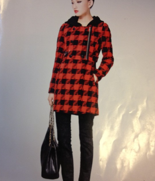 【凯蒂服饰供应一手货源国内外一线品牌尾货批