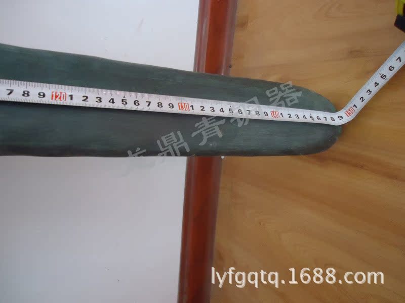产品名称:青铜宝剑/越王勾践剑 作品尺寸:总长 150cm 剑柄长 23cm