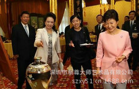 彭丽媛景泰蓝