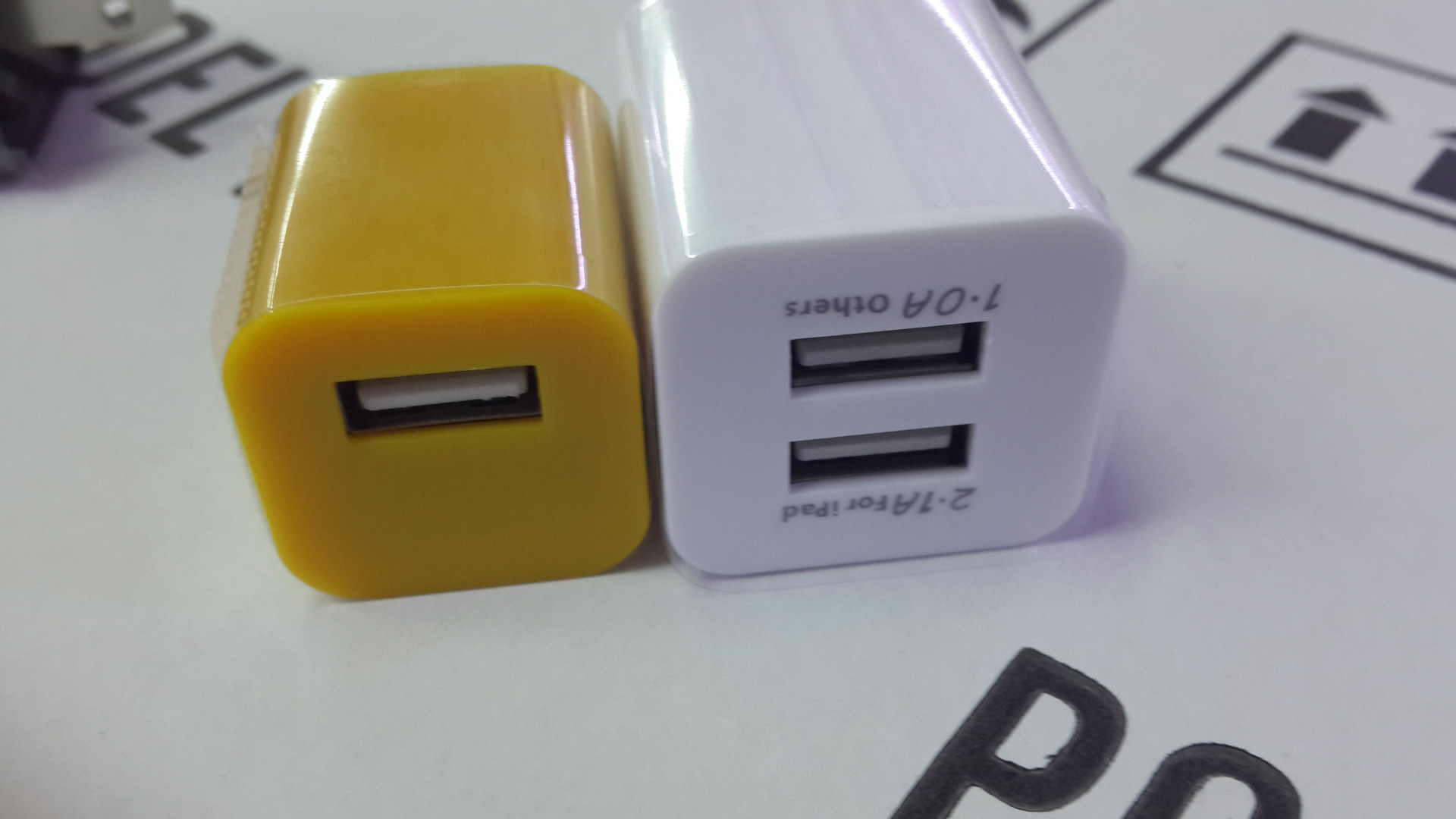 【绿点双USB2.1A充电器 苹果双USB小方充2.