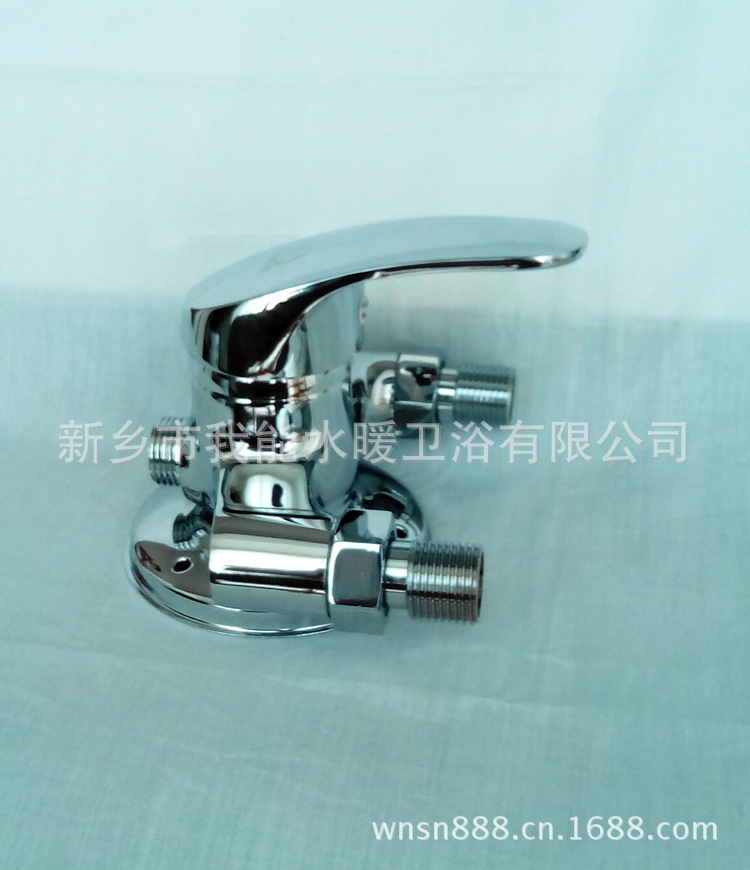 WL130004铜中体三角淋浴阀（明装）