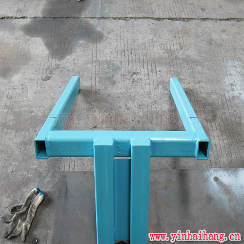 手摇式物料升降机