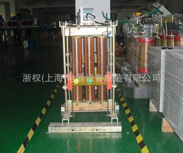 三相全自动补偿式稳压器