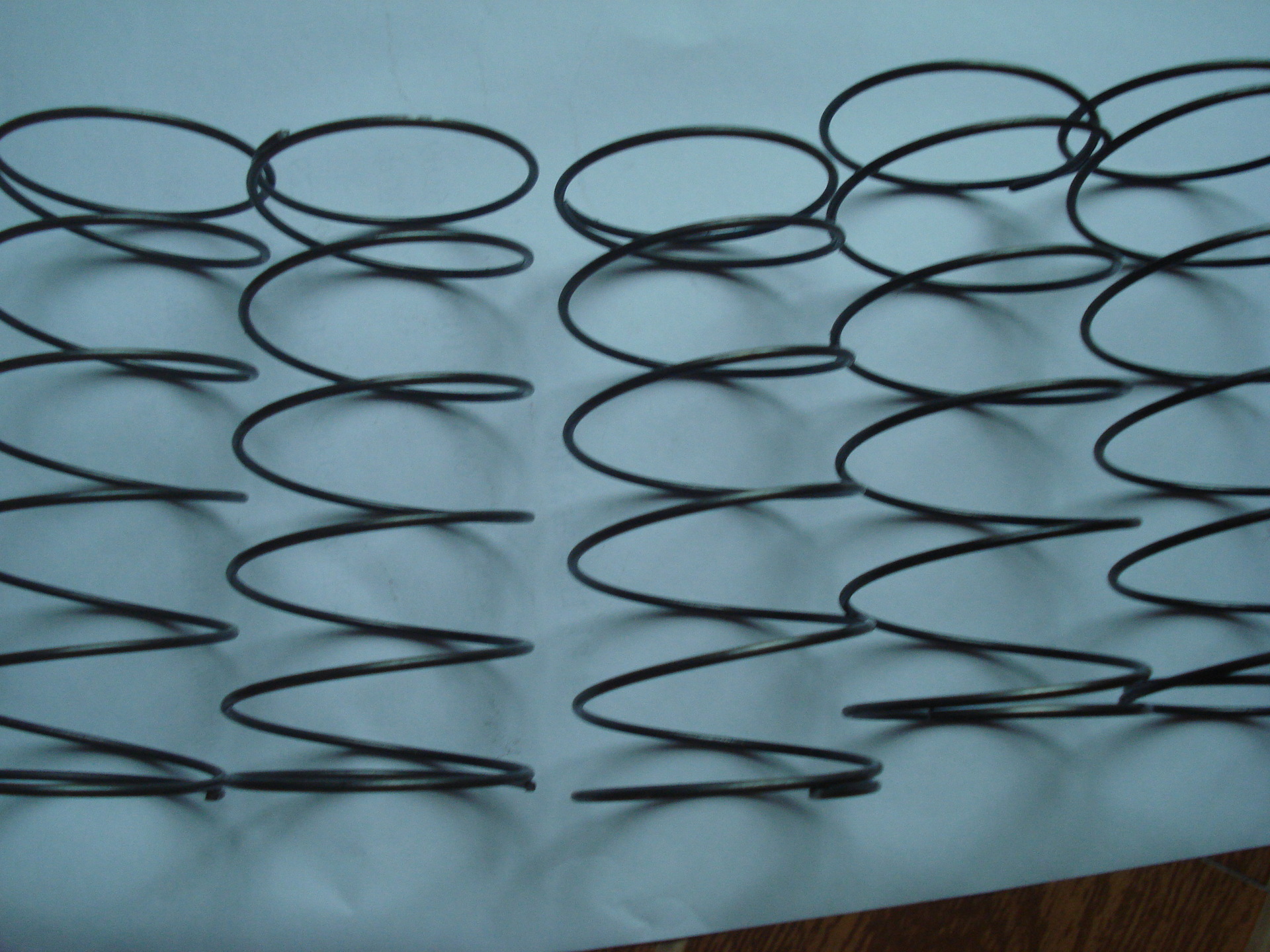 供应:黑色线型弹簧