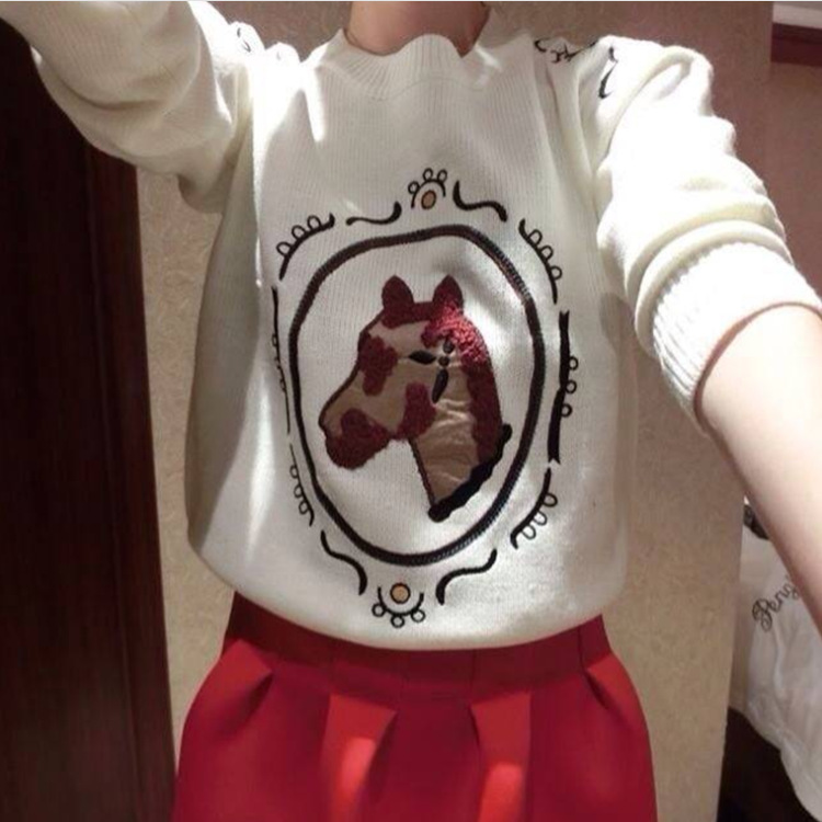 2013秋冬韩版<em>复古绣花</em>刺绣马头<em>图案</em>圆领套头