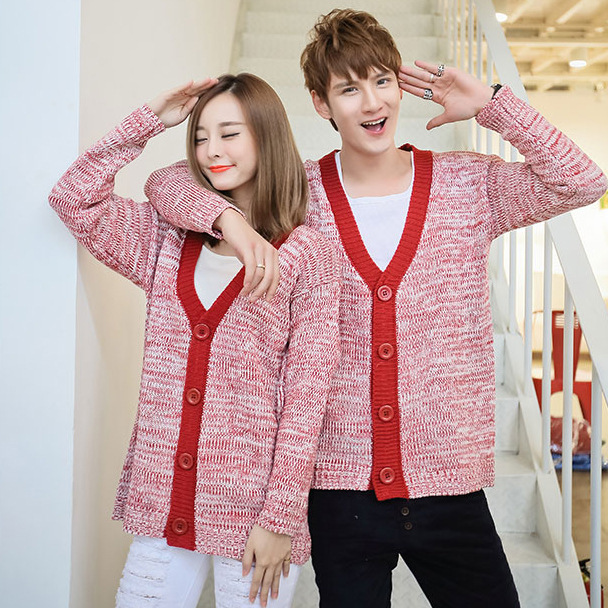 2013韩国情侣装冬装韩版情侣<em>混</em>色<em>毛衣</em>开衫情