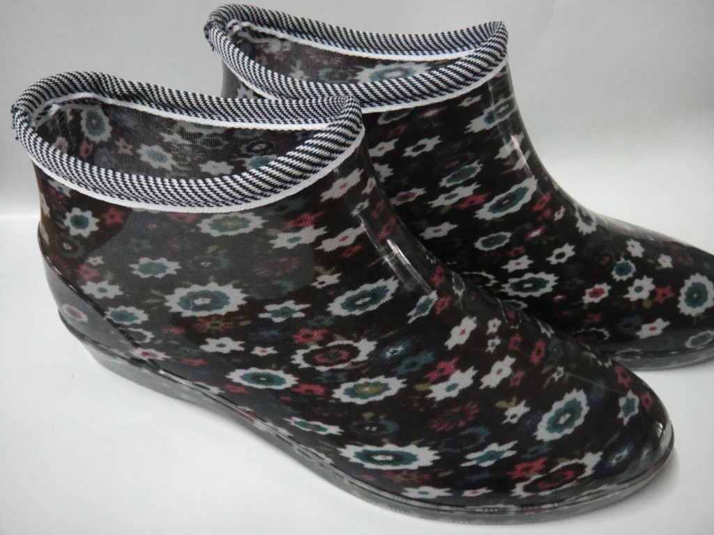 【厂家直销 高档女式PVC晴雨鞋】