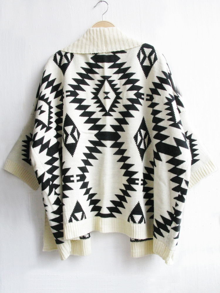 【秋冬新款<em>毛衣</em> <em>休闲宽松</em>大码外套复古几何图