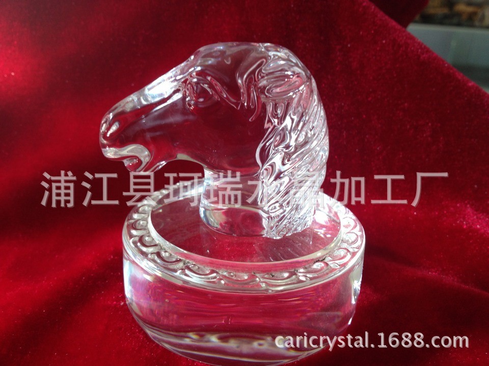 水晶马首