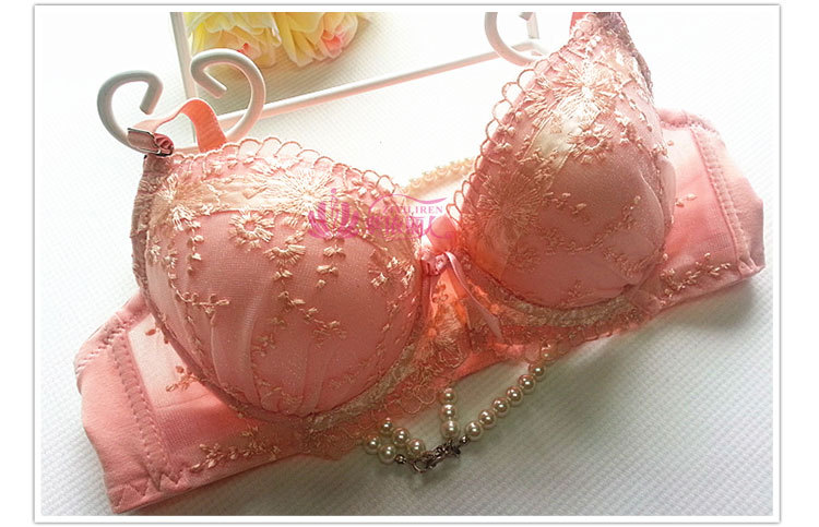 【8018厂家直销少女<em>文胸</em>批发免费提供<em>模特</em>大