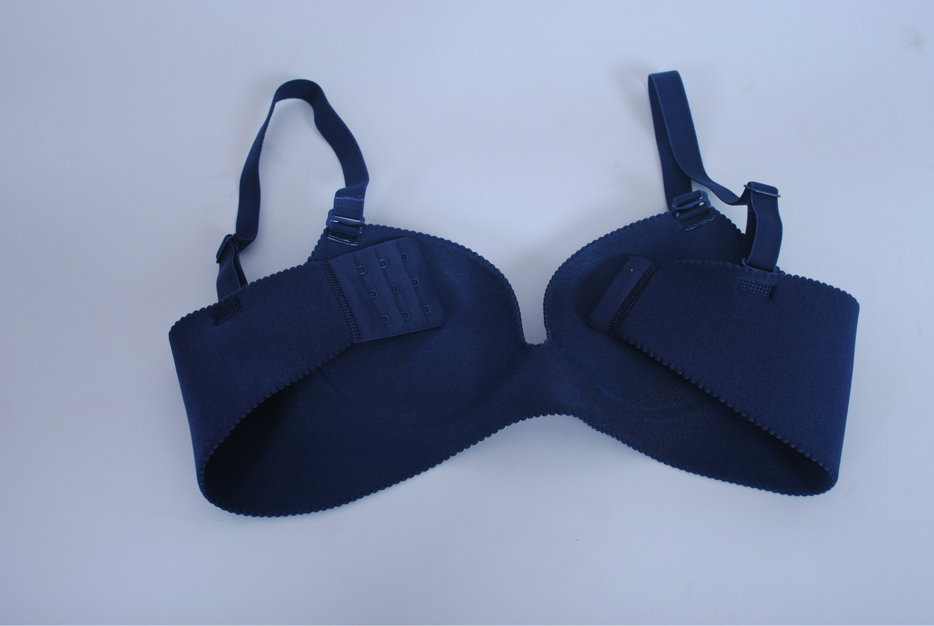 <em>批发</em>供应加厚蝶形<em>一片式无痕文胸</em> 无缝<em>文胸</em>有