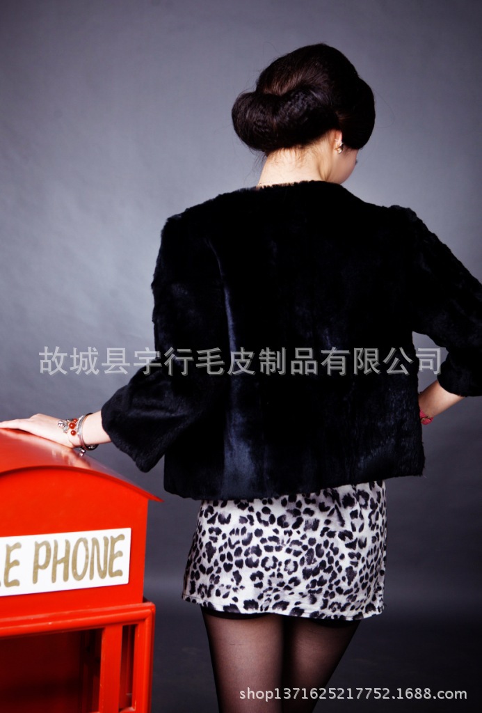 獺兔毛圓領時裝