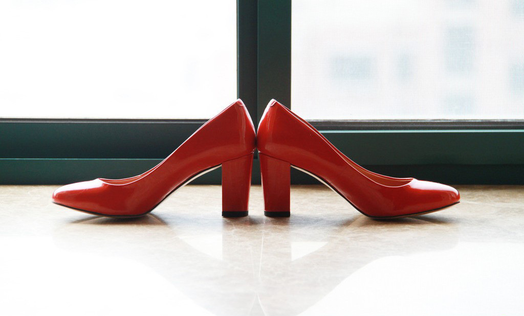 【鞋子拍摄,创意设计,专业摄影,高清拍摄,承接各