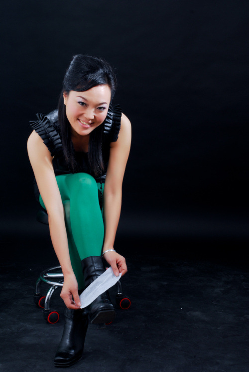 【<em>擦鞋女王</em>】今年你们老板发福利了吗?没有赶