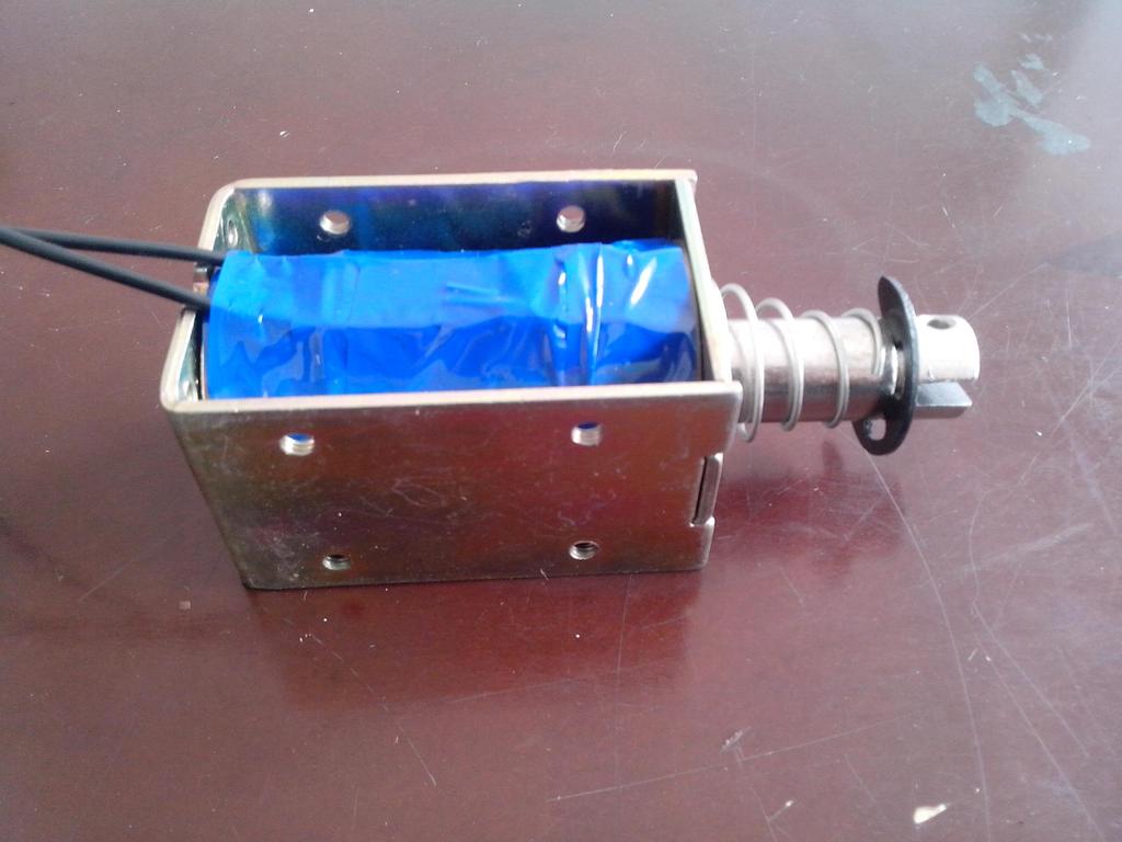 起动牵引力2公斤电压:dc12v dc24v  dc110v  dc220v用途:电磁铁通电